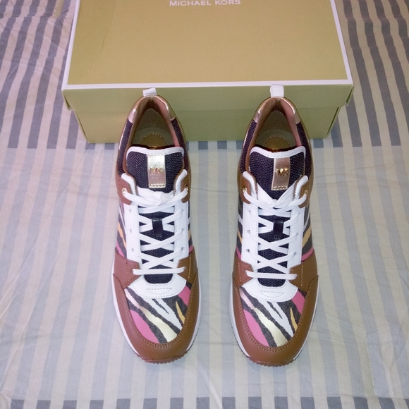 Michael Kors Georgie Trainer Extreme Sneakers - Picture 3 of 10